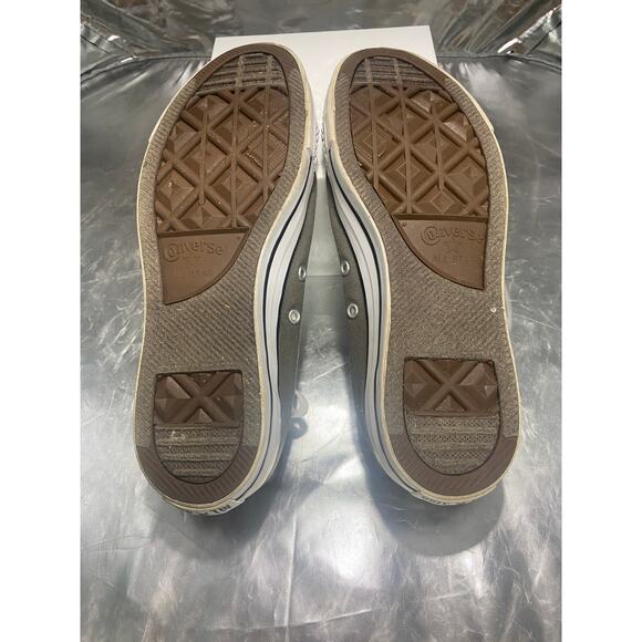 Converse Gray and White Athletic Shoes Gently worn Women's 10 Men's 8 - Picture 4 of 5